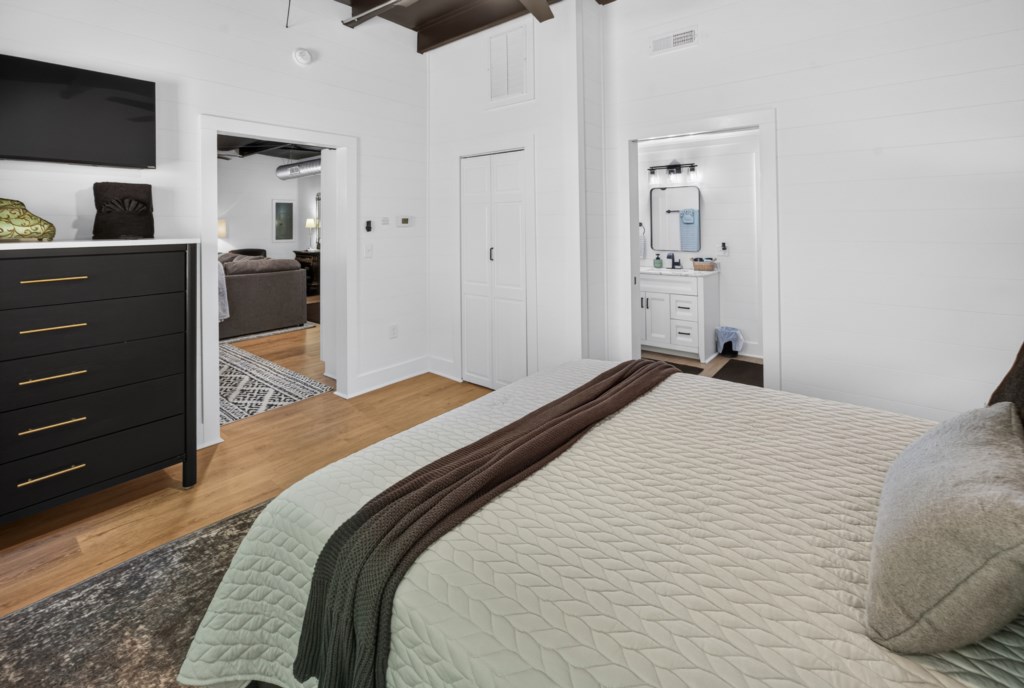 Chic bedroom with en-suite bathroom and modern amenities for a relaxing stay.