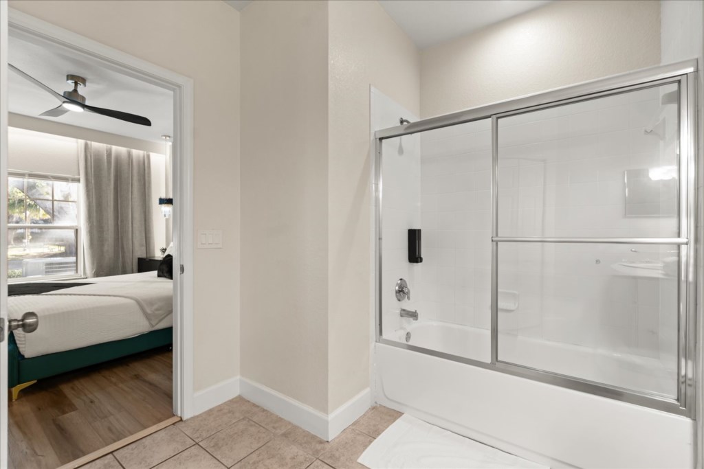 4 bedroom vacation townhouse at Lucaya Village - Image 24