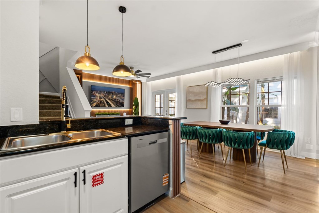 4 bedroom vacation townhouse at Lucaya Village - Image 8