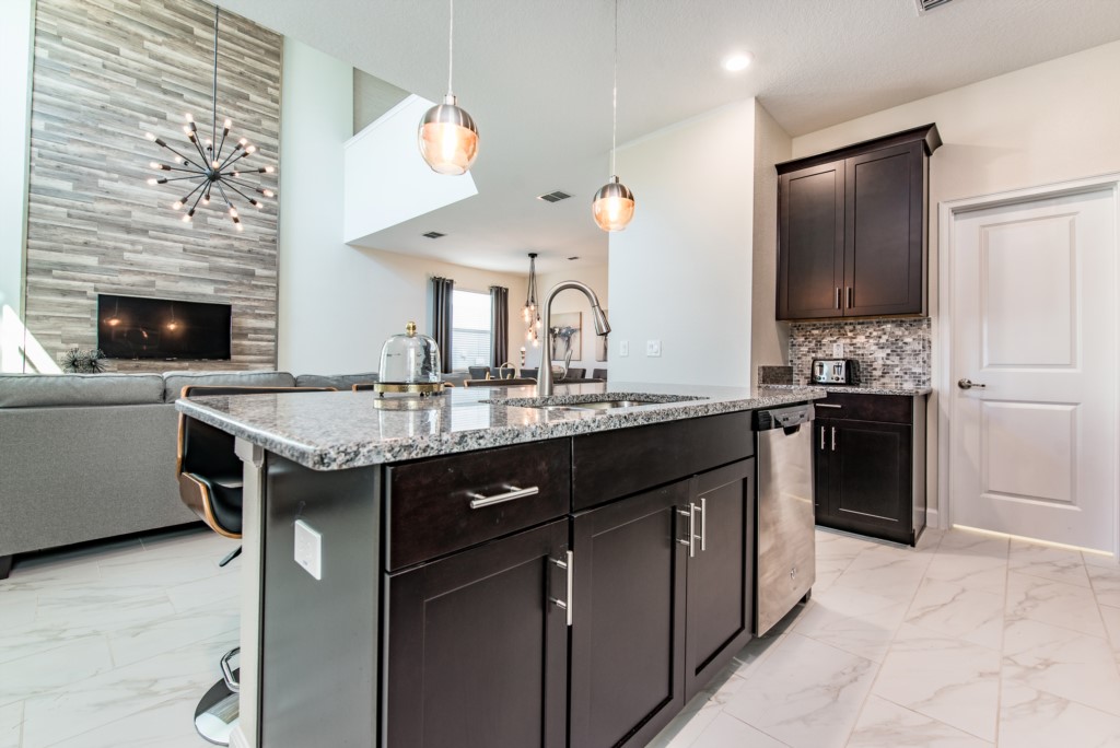 4740SleepyHollowDr-15