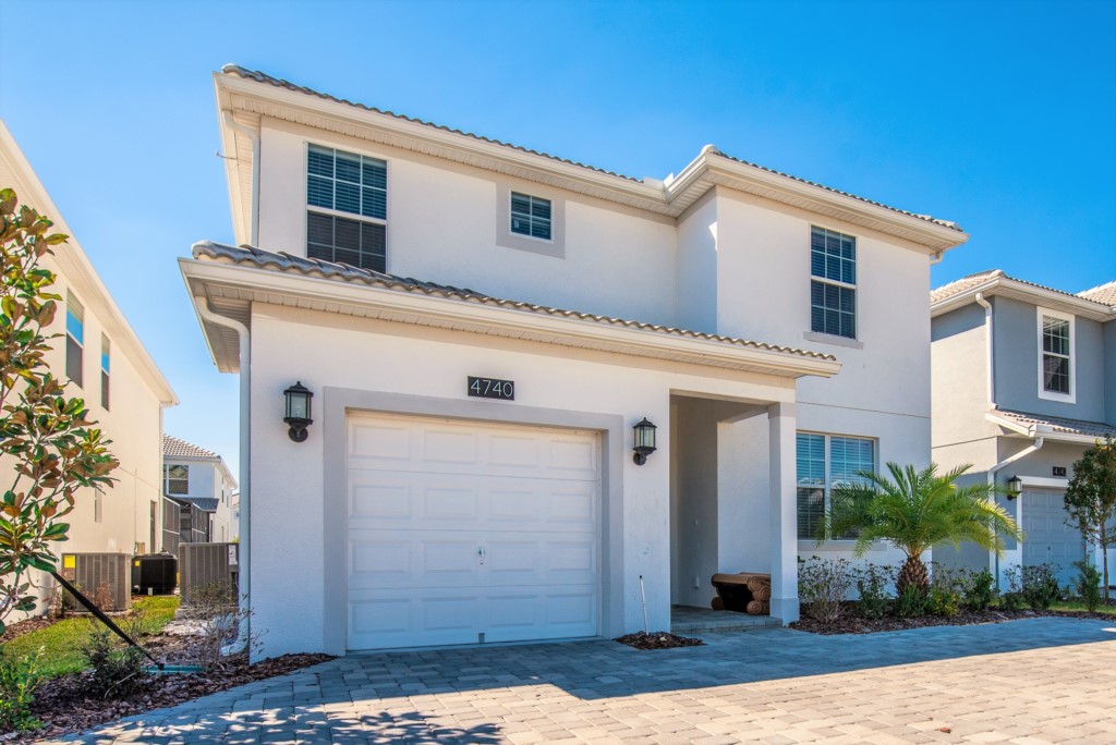 4740SleepyHollowDr-3