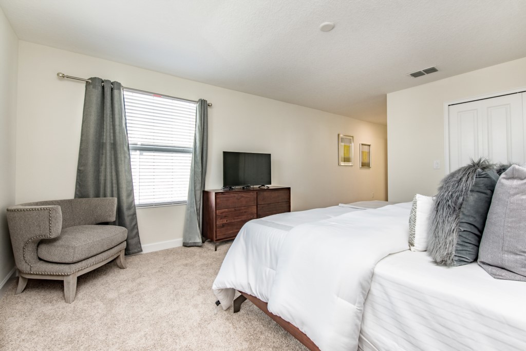 4740SleepyHollowDr-36