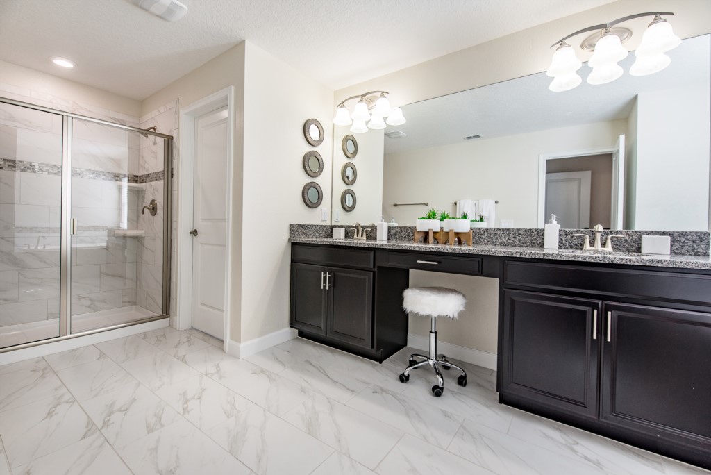 4740SleepyHollowDr-37