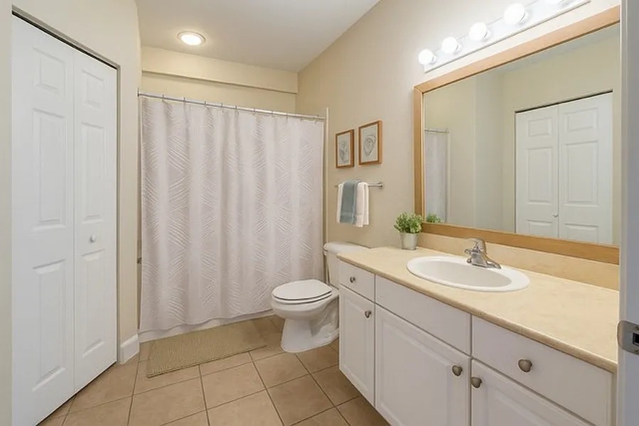 4 bedroom vacation townhouse at Lucaya Village - Image 11