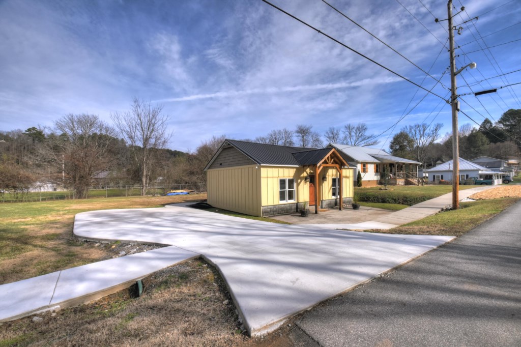 265EastTennesseeAve(13)