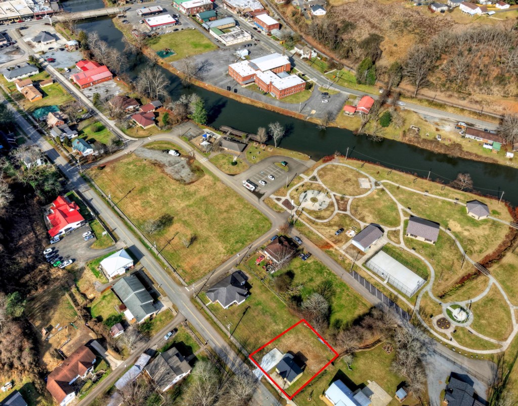 Cottage is outlined in red-- walking distance to town and Toccoa Park! 
