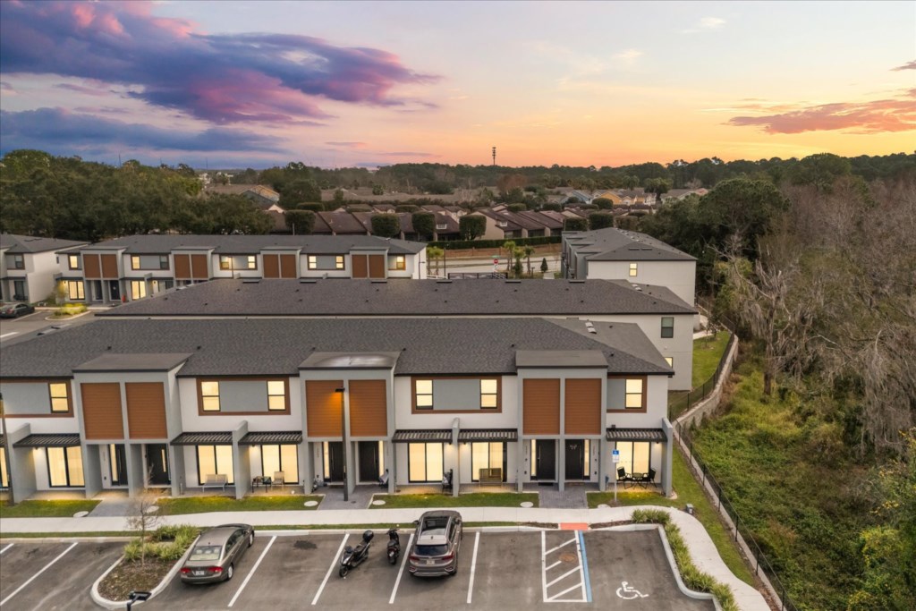 3 bedroom vacation townhouse at The Hub at Westside Reserve - Image 1