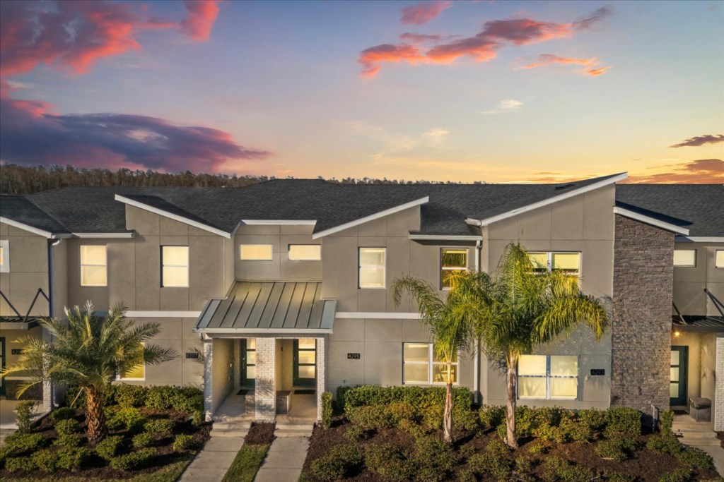 4 bedroom vacation townhouse at Storey Lake - Image 1