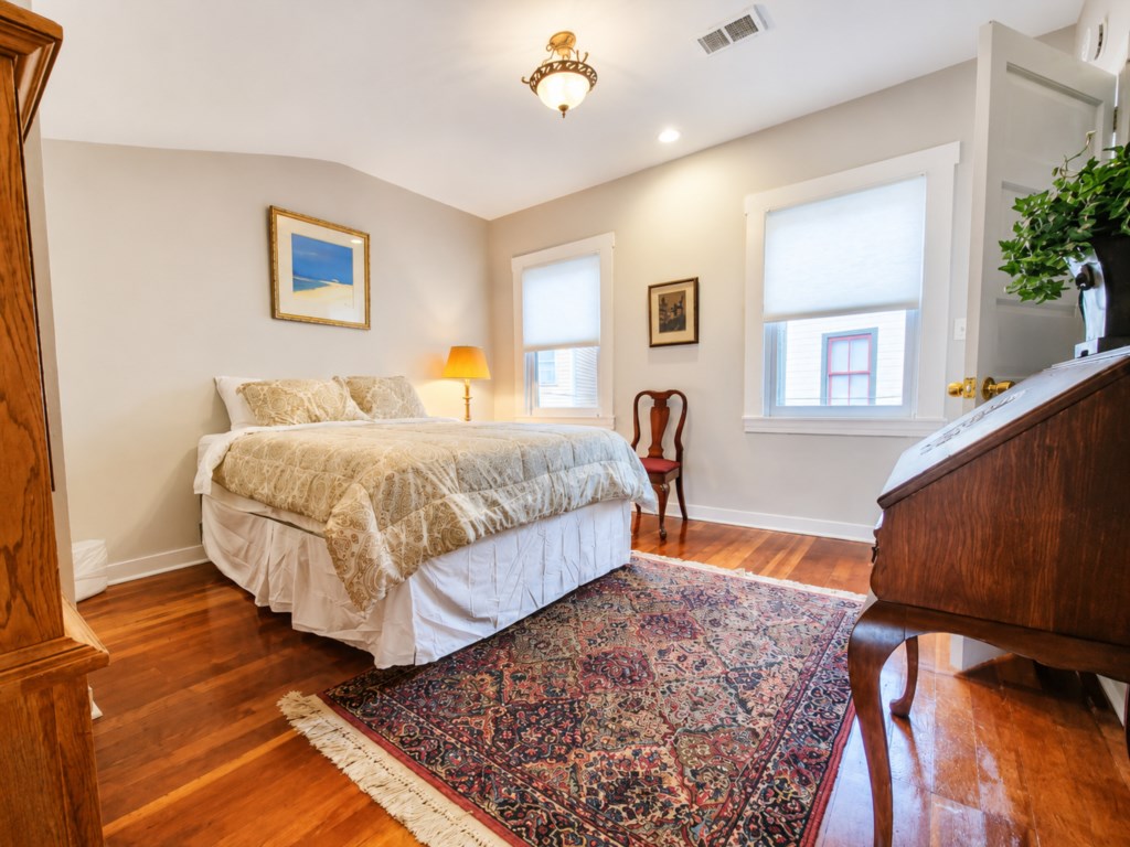2nd Queen En Suite Bedroom