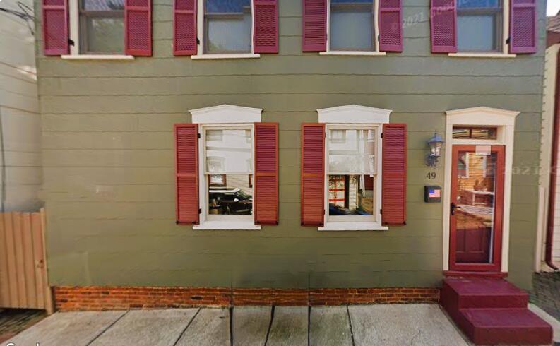 Exterior right on Iconic Pinkney St.