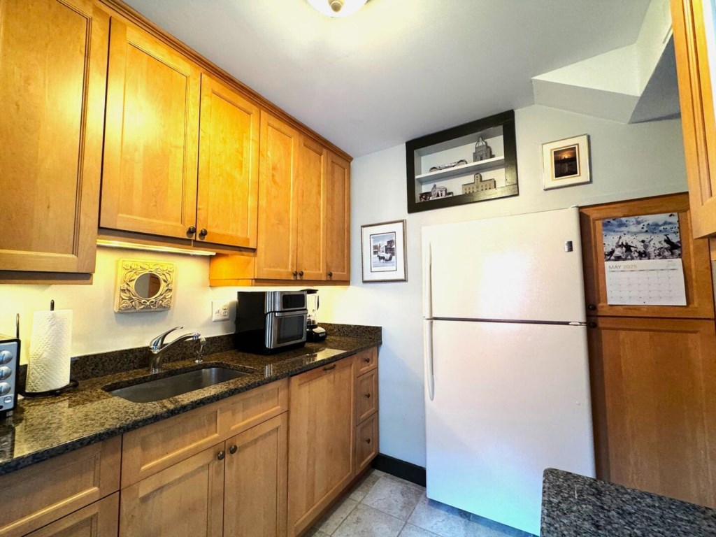 Full kitchen with all the essentials