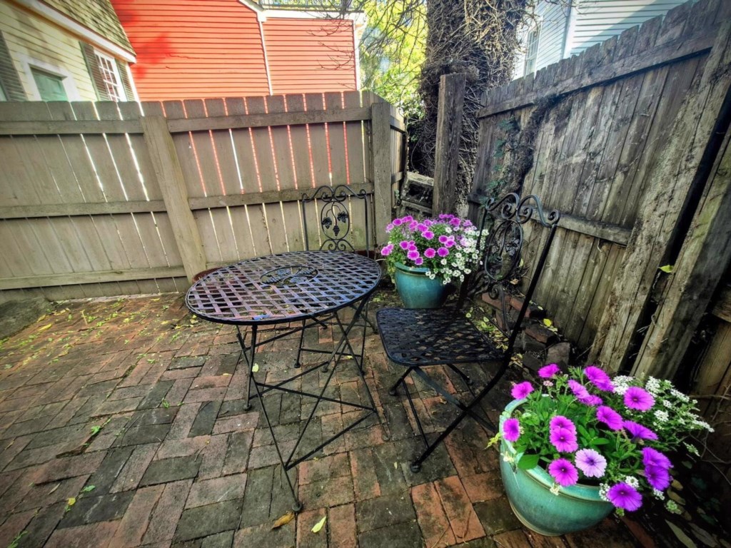 Back enclosed private courtyard