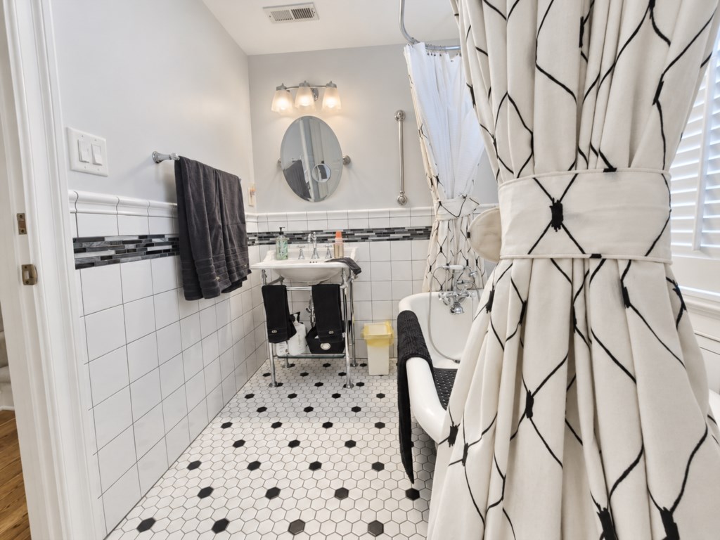 2nd fl. full bath - shared with 3rd floor bedroom guests