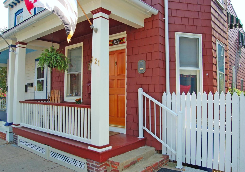 Historic Downtown location makes this convenient to everything Annapolis has to offer.