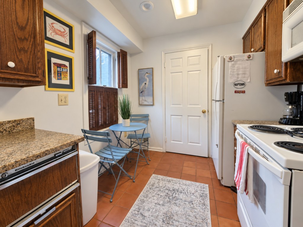 Kitchen breakfast nook beside the window.
