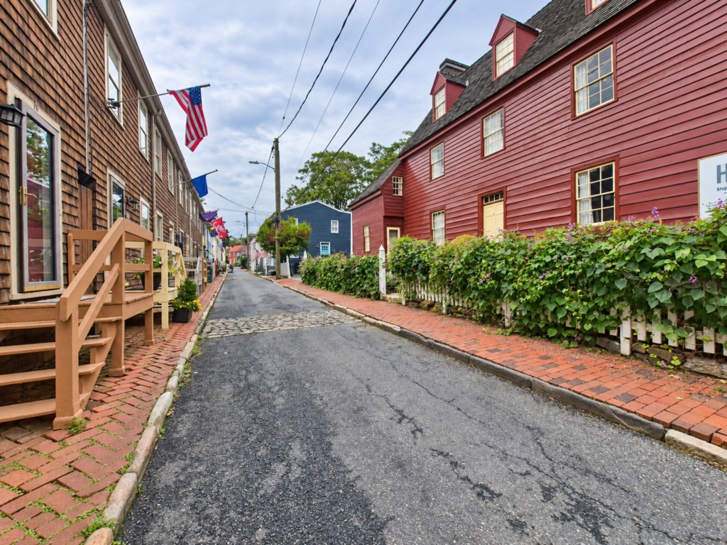A glimpse of the historic streets surrounding 15 Pinkney