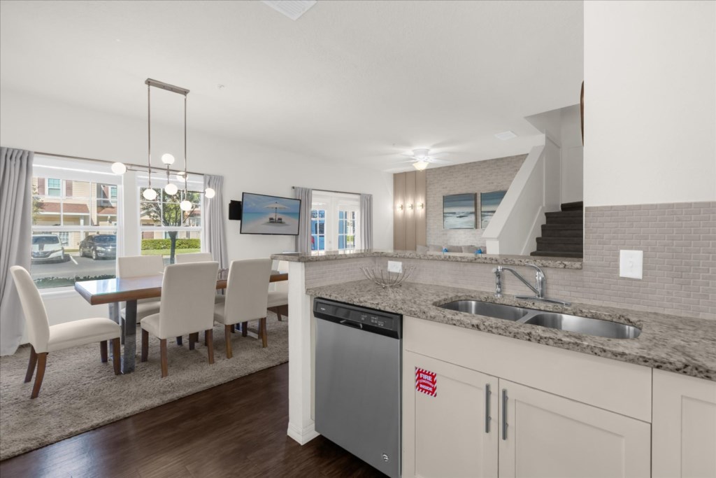 4 bedroom vacation townhouse at West Lucaya - Image 10