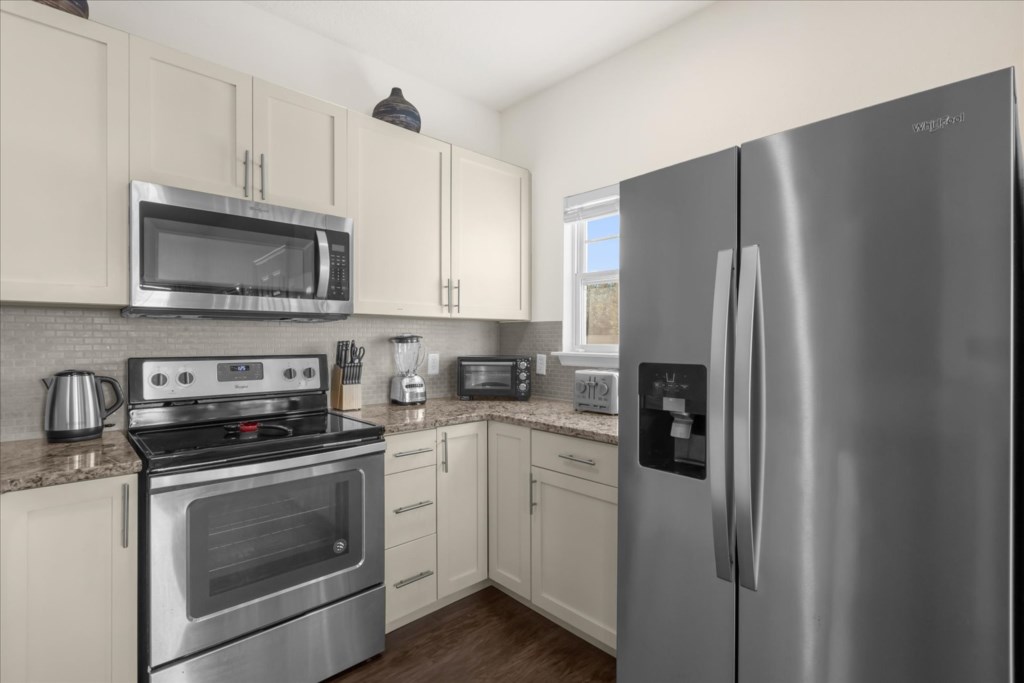 4 bedroom vacation townhouse at West Lucaya - Image 11