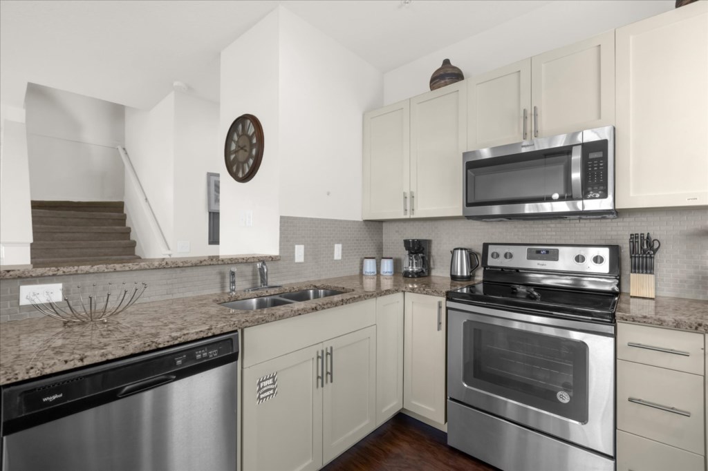 4 bedroom vacation townhouse at West Lucaya - Image 12