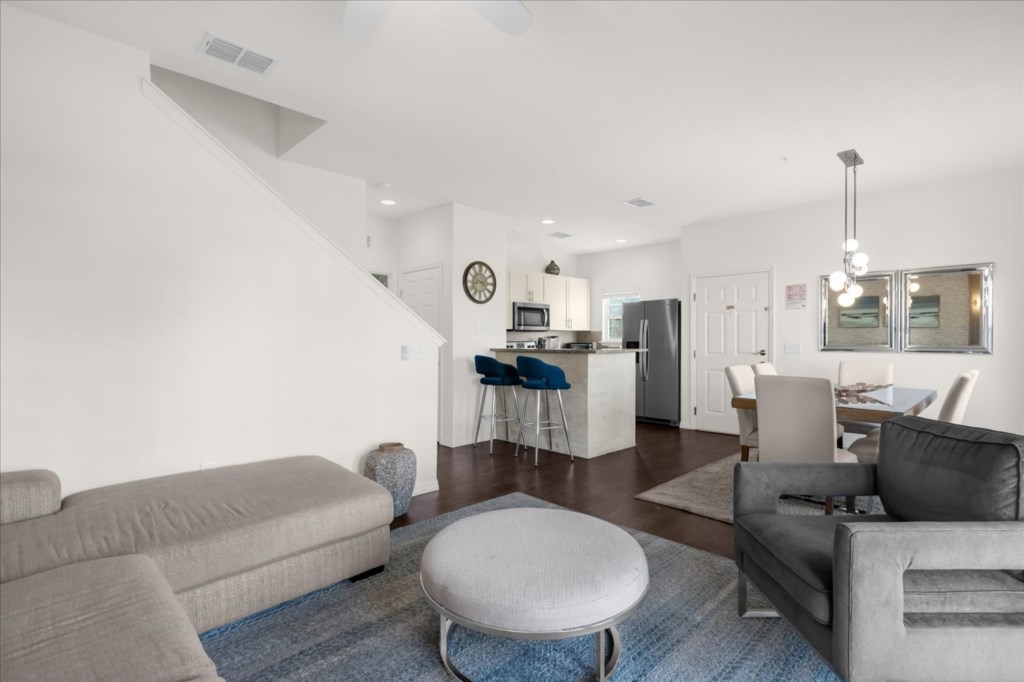 4 bedroom vacation townhouse at West Lucaya - Image 2