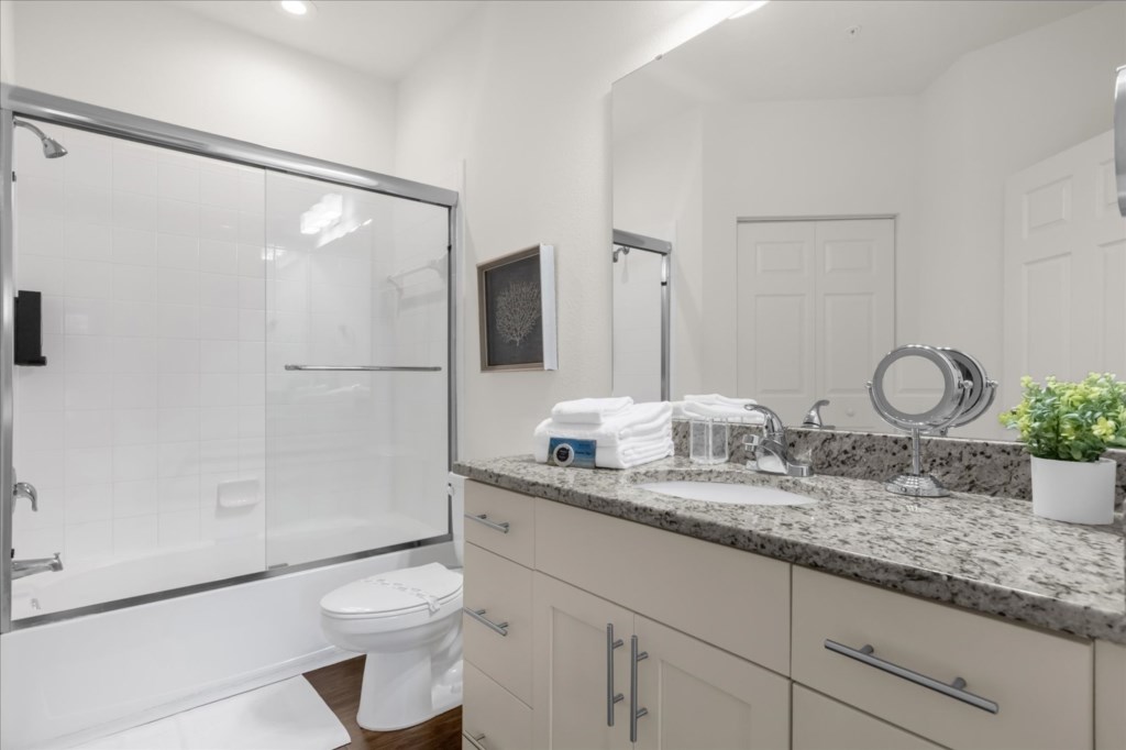 4 bedroom vacation townhouse at West Lucaya - Image 24