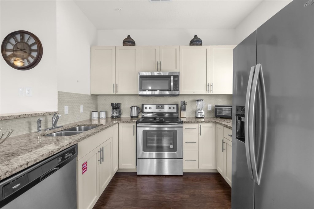 4 bedroom vacation townhouse at West Lucaya - Image 9