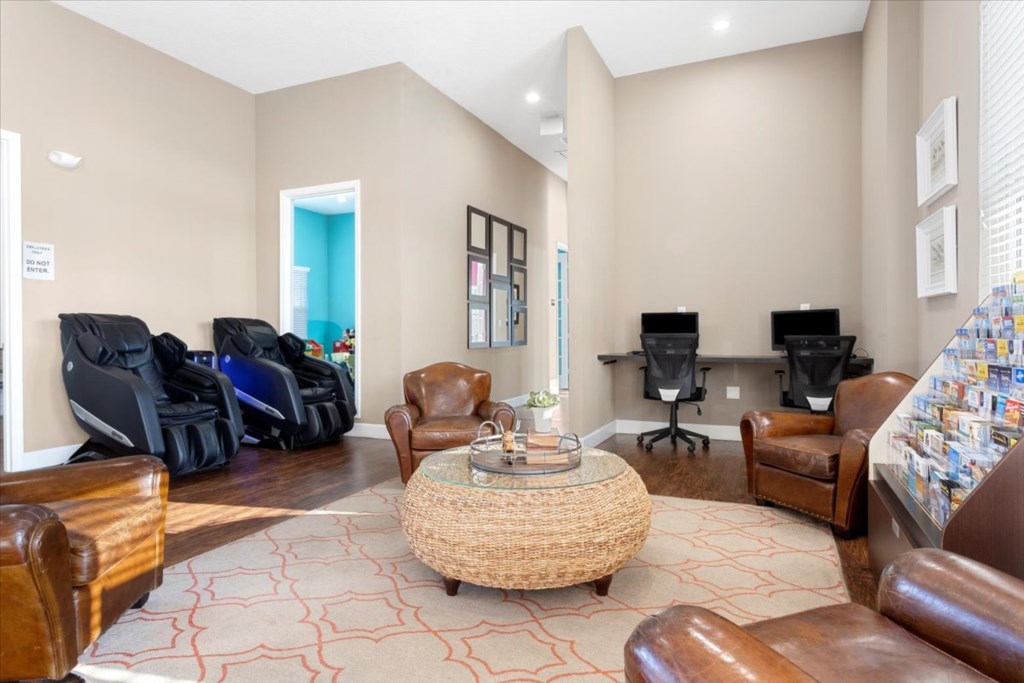 4 bedroom vacation townhouse at West Lucaya - Image 45