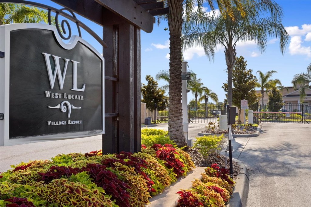 4 bedroom vacation townhouse at West Lucaya - Image 34