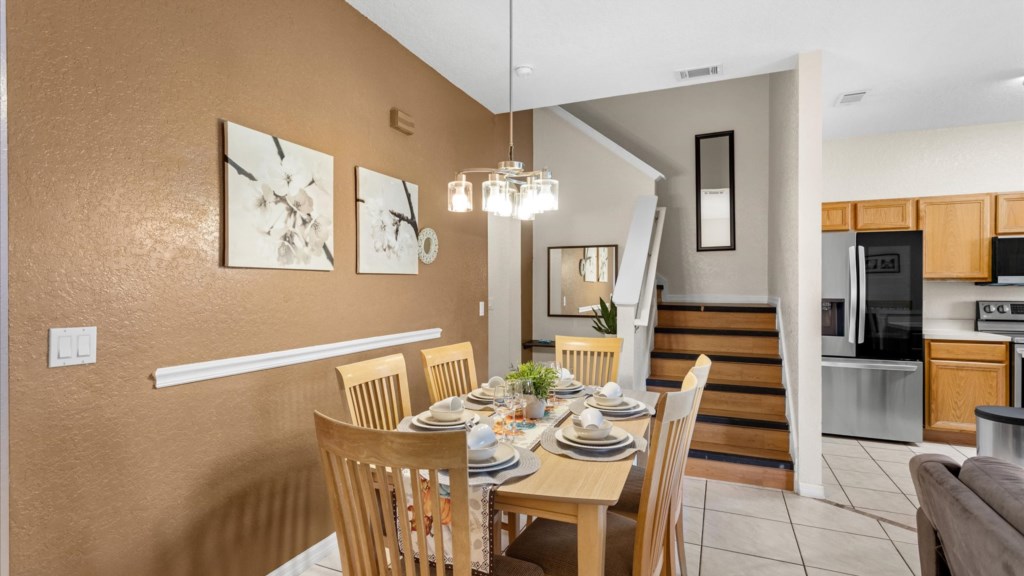 Dining Area & Entryway
Inviting dining space. Easy access to entryway and kitchen.