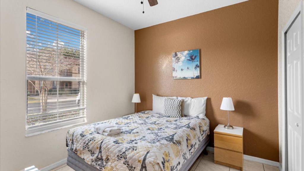 In Law suite
Cozy guest bedroom with a queen bed.