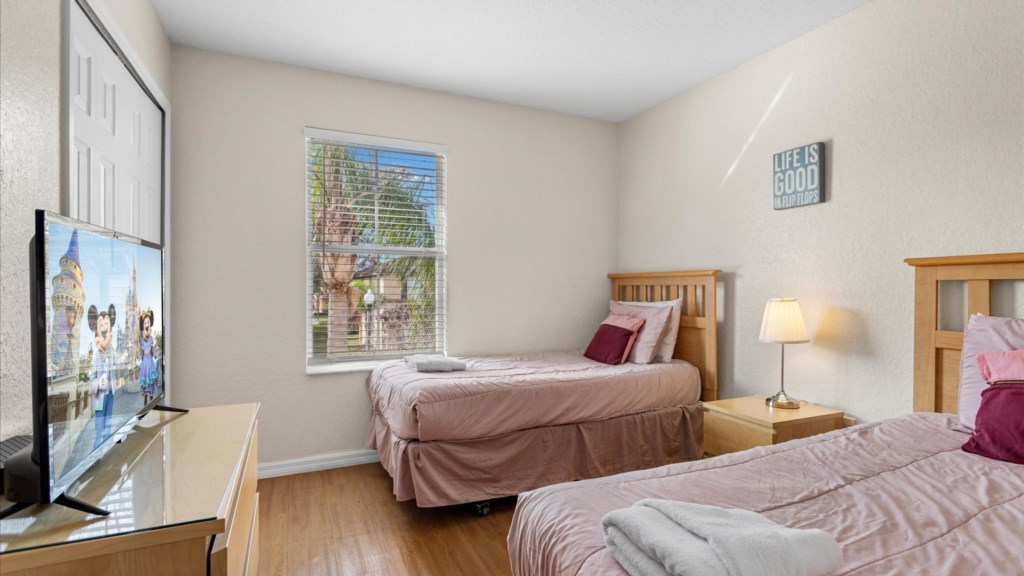 Twin Bedroom
Bright and cozy guest bedroom with two twin beds, vibrant bedding, and flat screen TV.