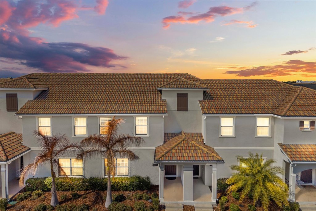 4 bedroom vacation townhouse at Storey Lake - Image 1