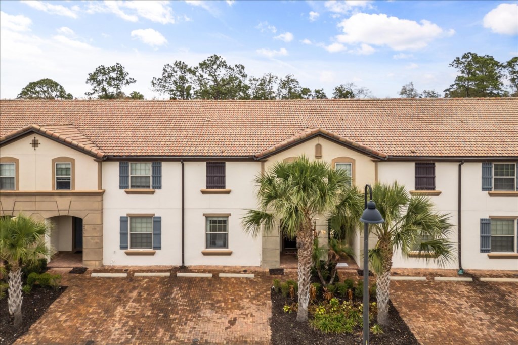 4 bedroom vacation townhouse at Windsor at Westside  - Image 1