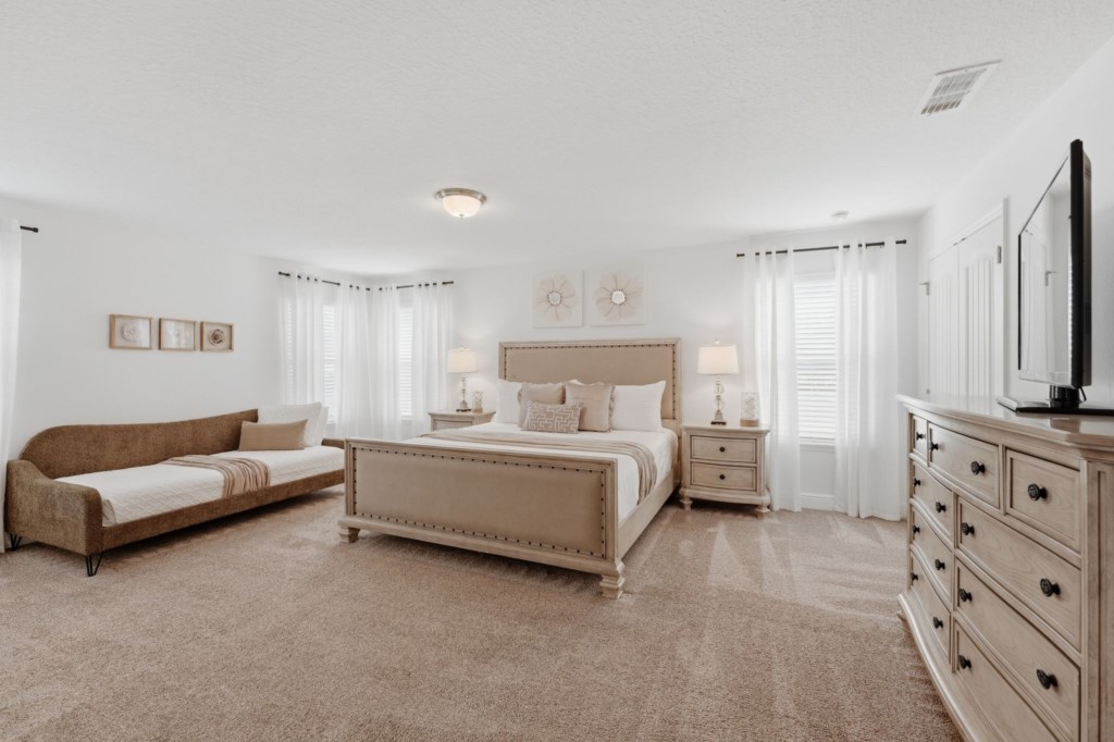 Master Suite - 1 King Bed and 1 Twin Bed 