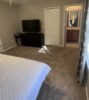 Kingensuitelookingintobath