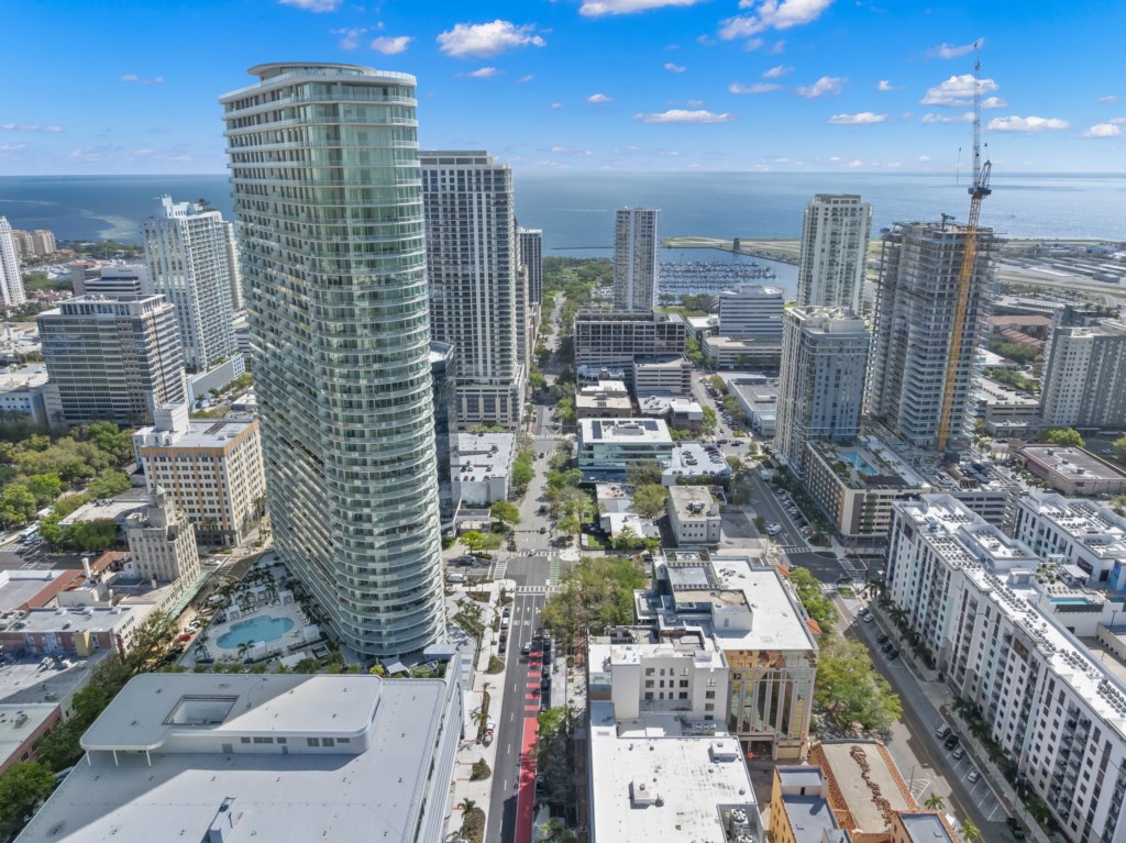Easy Access to Downtown and Beach Drive