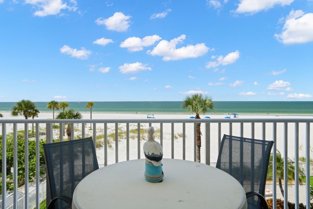 Dine to the Sound of Ocean Waves 