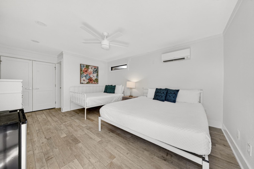 1st Floor Of Carriage House With Two Full Beds and Bathroom