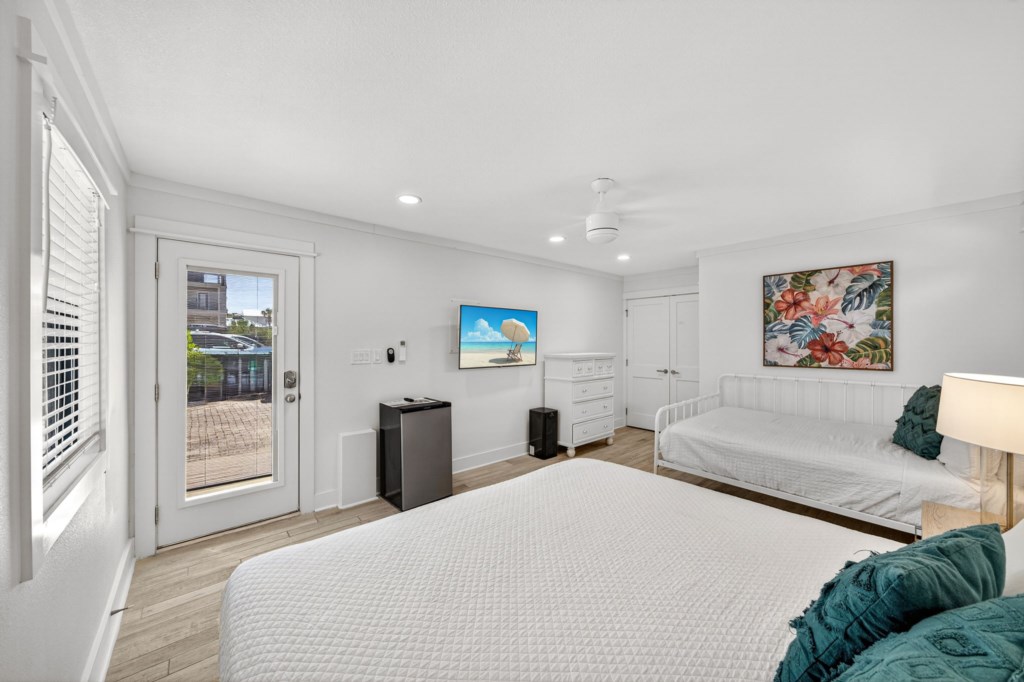 1st Floor Of Carriage House With Two Full Beds and Bathroom