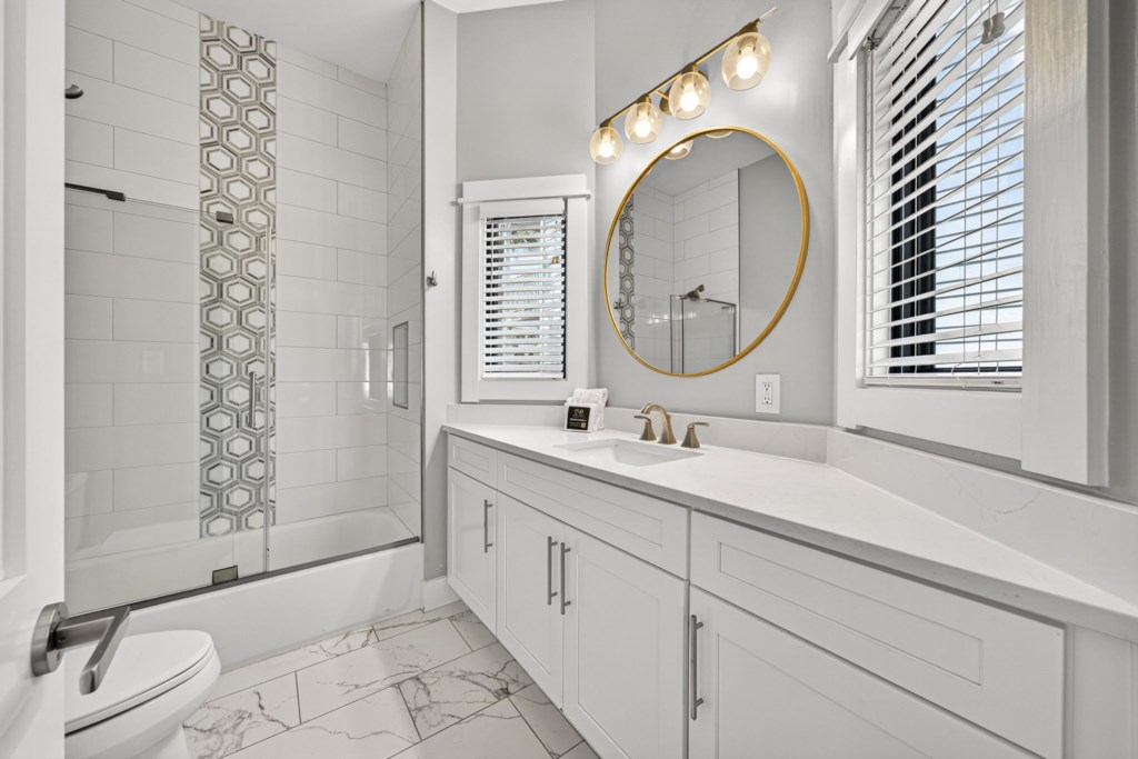 Private King Bathroom On 1st Floor