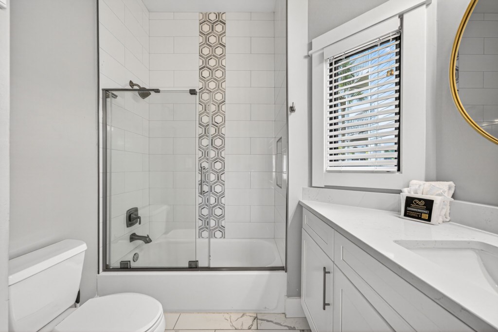 Private King Bathroom On 1st Floor