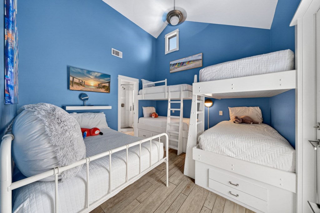 Bunk Room With Private Bathroom On 2nd Floor