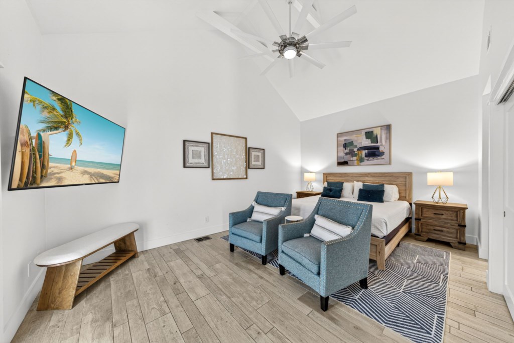 King Suite With Private Bathroom On 2nd Floor