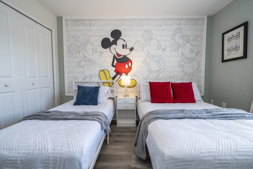 Guest bedroom w/ full + twin beds and flat screen TV