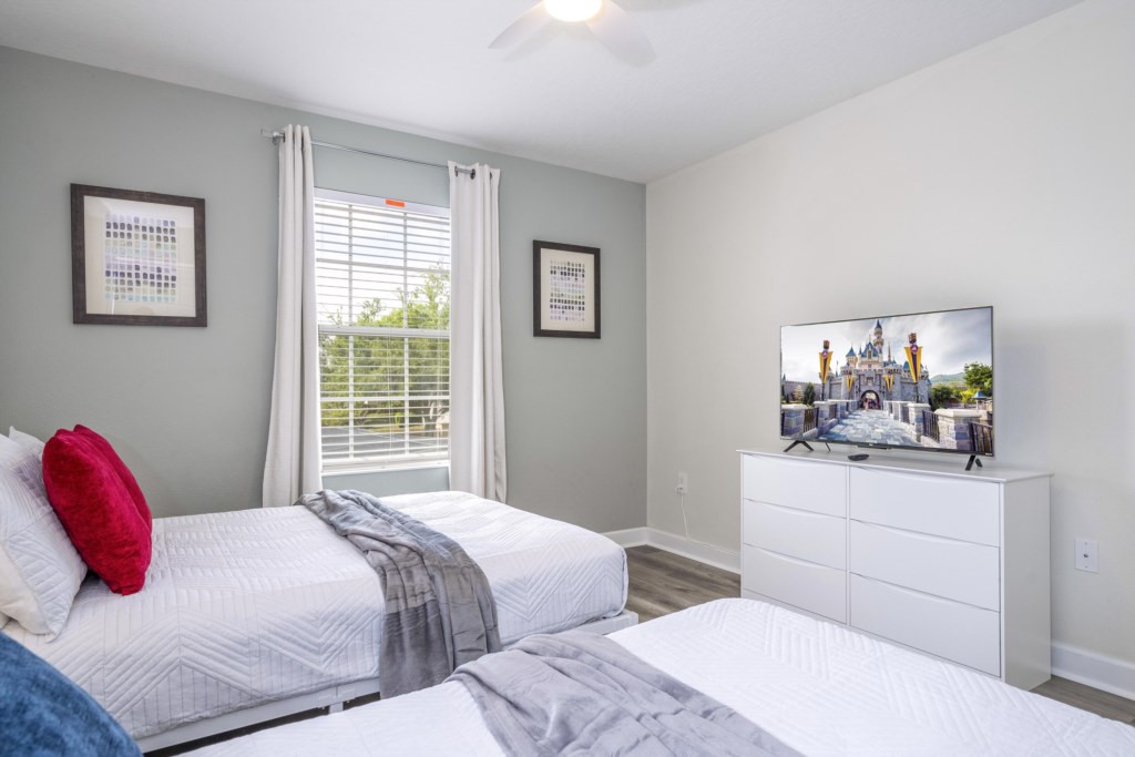 Guest bedroom w/ full + twin beds and flat screen TV