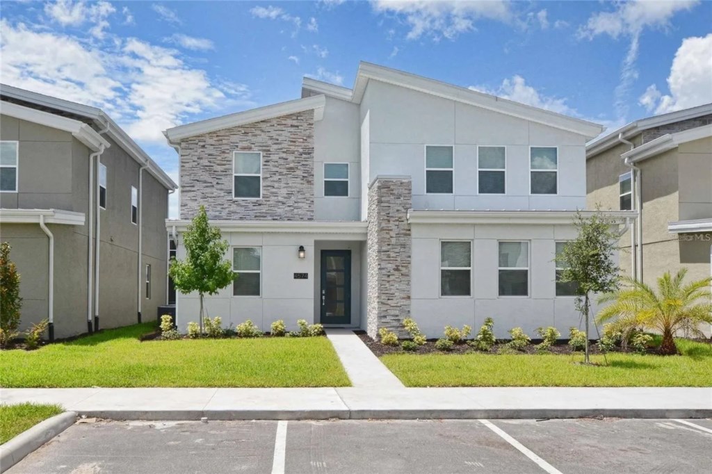 7 bedroom vacation house at Storey Lake - Image 1