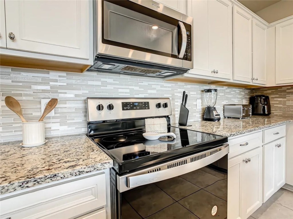 5 bedroom vacation townhouse at Windsor Island Resort - Image 12