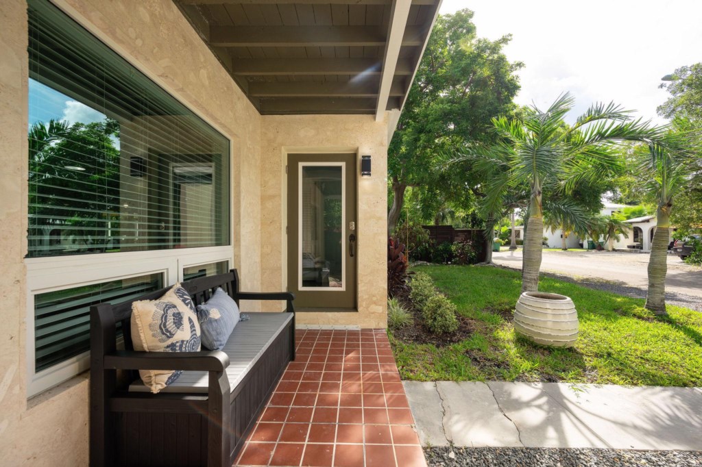 Island Time Escape - Charming Family Retreat