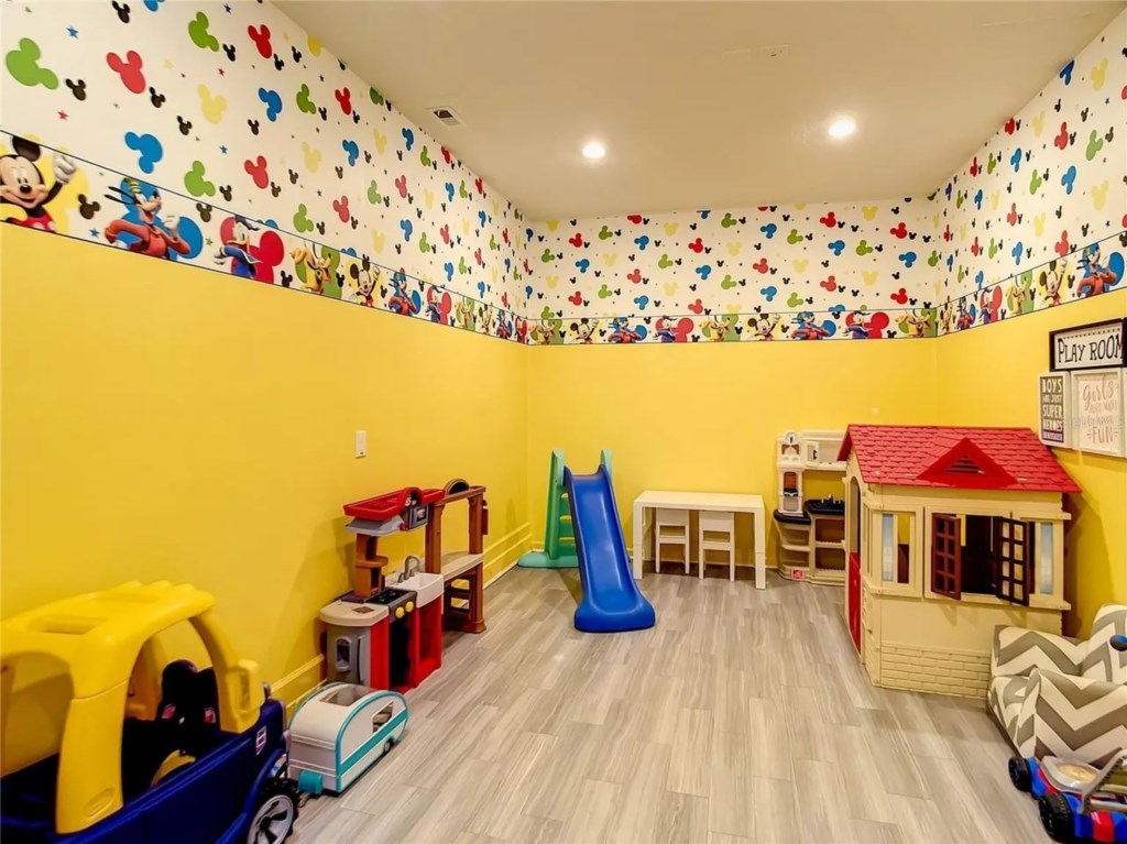 6 bedroom vacation house at Storey Lake - Image 15