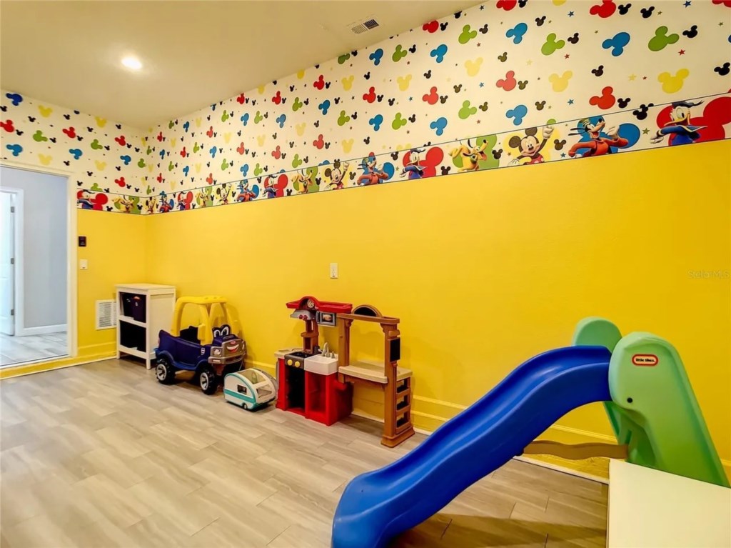 6 bedroom vacation house at Storey Lake - Image 17